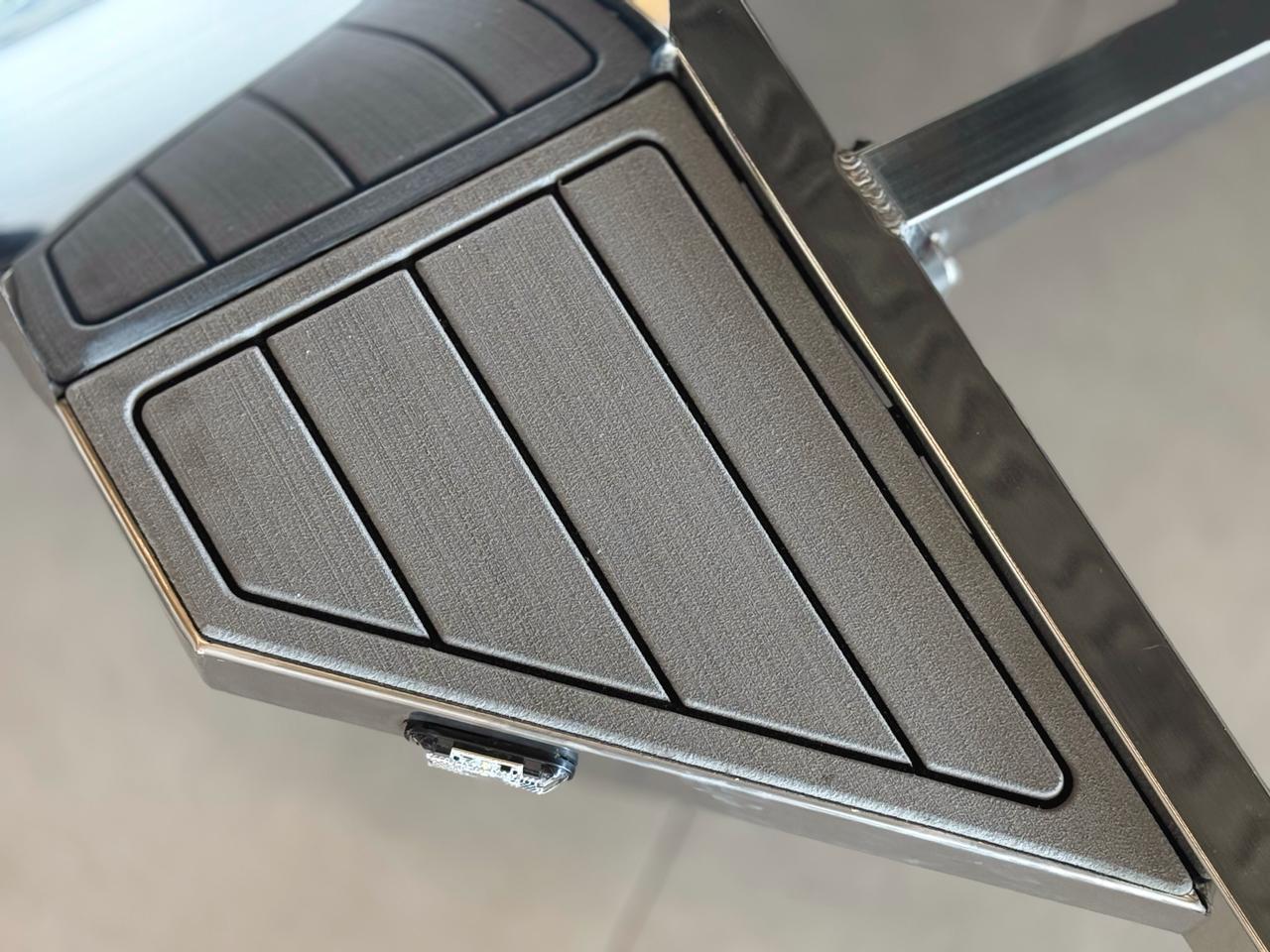 Degrau antiderrapante em inox com luz de posição